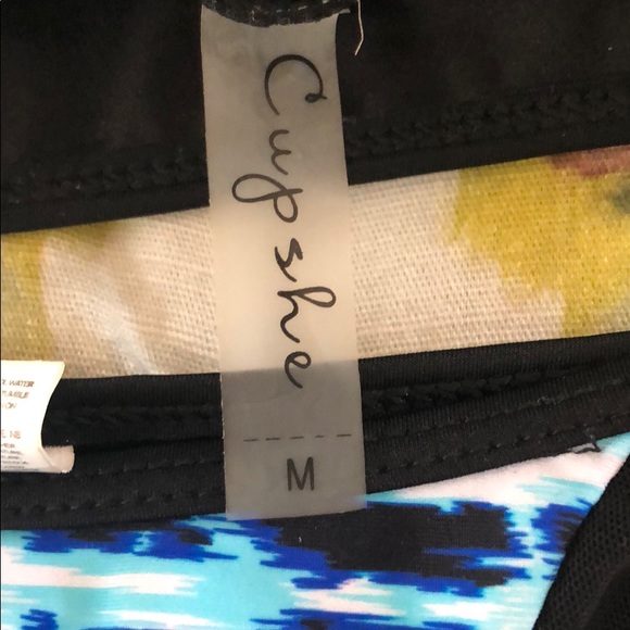 💙 Cupshe M swimsuit bikini - Picture 2 of 6